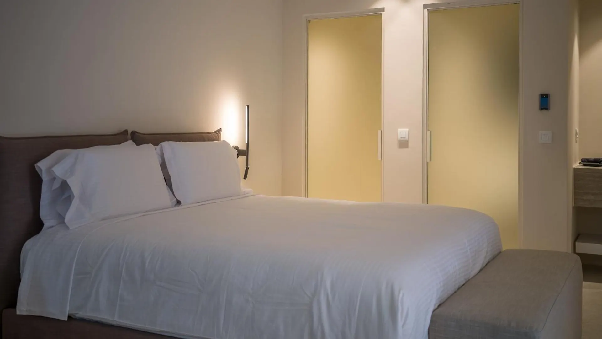 Vezo Suites Mykonos Tourlos 4*,